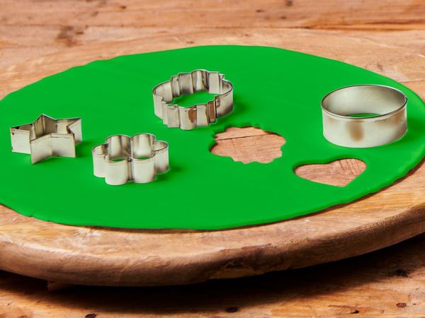 Ausgerollte Rollfondant-Decke Frühlingsgrün Durchmesser 36cm 430g